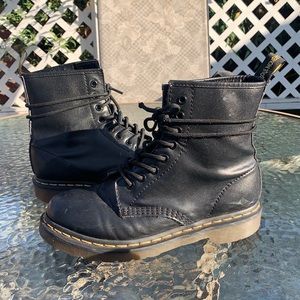 Boots size 8 women’s
